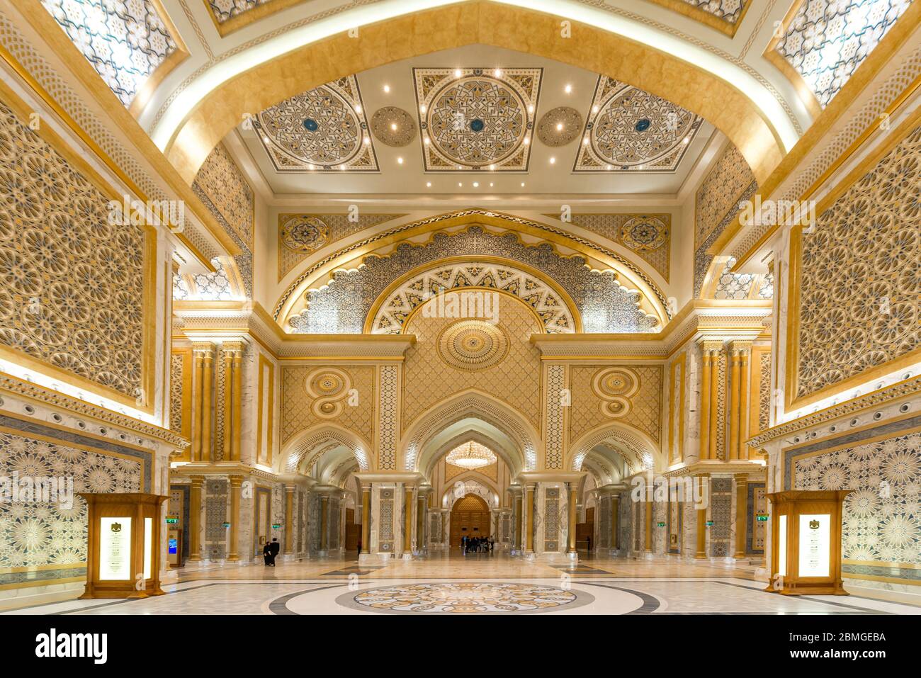 قاعة السعادة